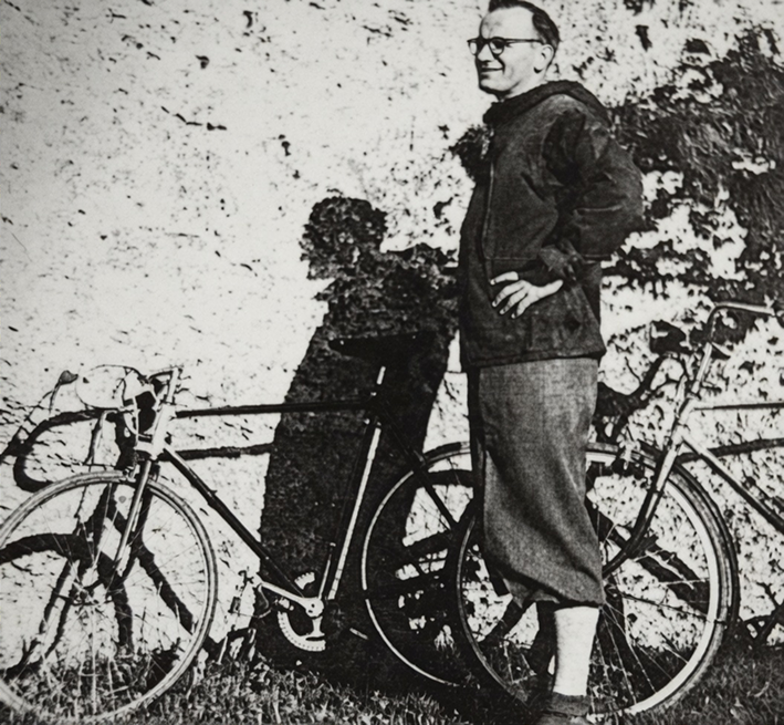 Jan Paweł II z rowerem
